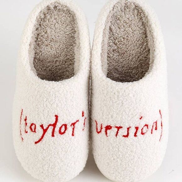 Taylor's Version Taylor Swift NEW Knit Plush Slippers - The Eras Tour - Picture 1 of 3
